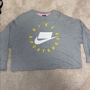 Nike Sportswear Women’s Pullover semi cropped